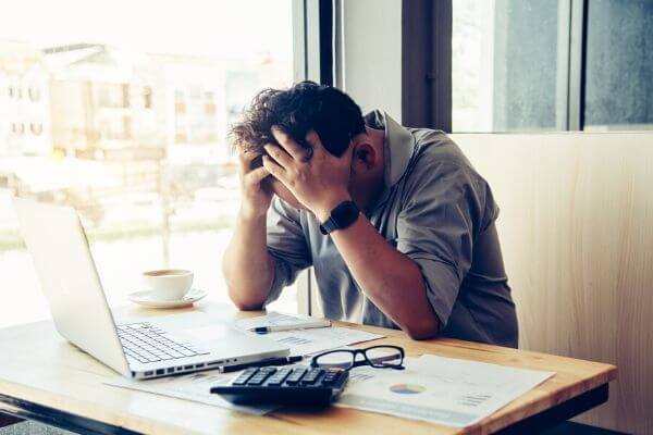 5 razones reales por las que debería pausar los pagos de su deuda 5 razones reales por las que debería pausar los pagos de su deuda