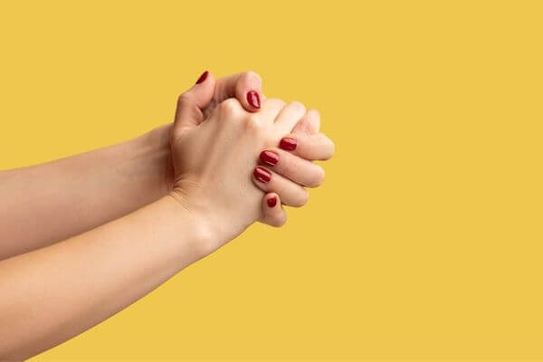 ¿Qué significa picazón en la mano derecha? – [13 Popular Superstitions]