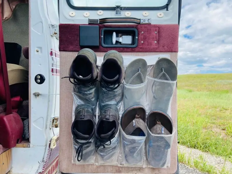 10 trucos GENIUS para autocaravanas y consejos para la vida en furgonetas (menos de $ 10) 10 trucos GENIUS para autocaravanas y consejos para la vida en furgonetas (menos de $ 10)