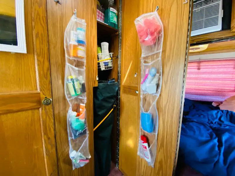 10 trucos GENIUS para autocaravanas y consejos para la vida en furgonetas (menos de $ 10) 10 trucos GENIUS para autocaravanas y consejos para la vida en furgonetas (menos de $ 10)