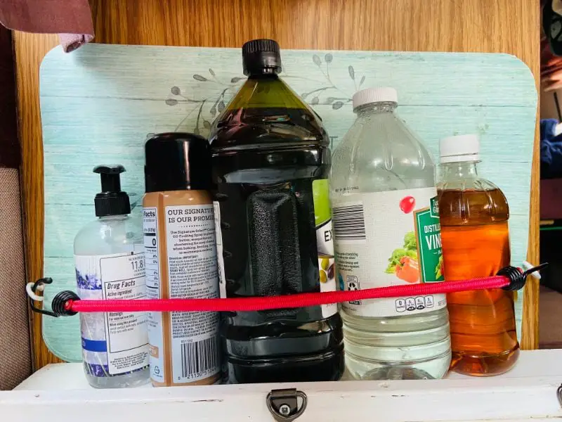 10 trucos GENIUS para autocaravanas y consejos para la vida en furgonetas (menos de $ 10) 10 trucos GENIUS para autocaravanas y consejos para la vida en furgonetas (menos de $ 10)