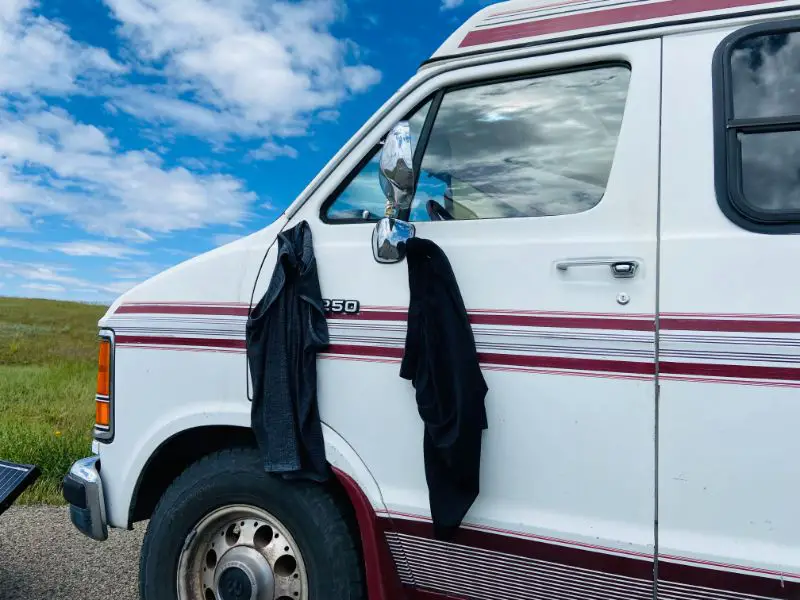 10 trucos GENIUS para autocaravanas y consejos para la vida en furgonetas (menos de $ 10) 10 trucos GENIUS para autocaravanas y consejos para la vida en furgonetas (menos de $ 10)