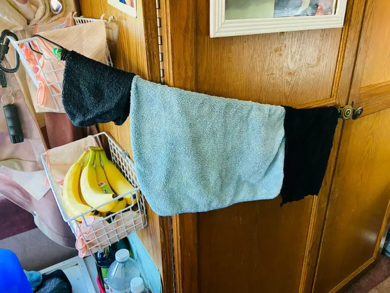 10 trucos GENIUS para autocaravanas y consejos para la vida en furgonetas (menos de $ 10) 10 trucos GENIUS para autocaravanas y consejos para la vida en furgonetas (menos de $ 10)