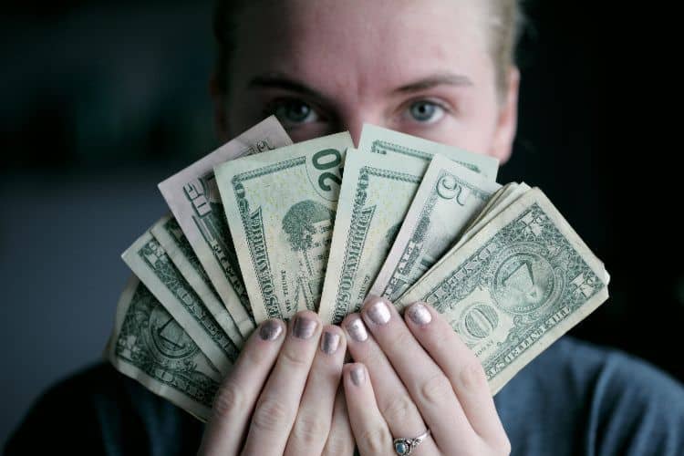 Cómo ganar dinero en TikTok (11 ideas que encontré)