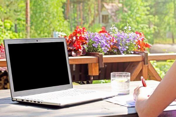 Consejos reales de padres que trabajan sobre cómo trabajar desde casa con sus hijos