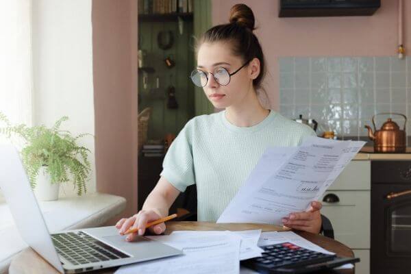 ¿Cuánto cuesta al año $30 por hora? ¿Puedo vivir de esto?