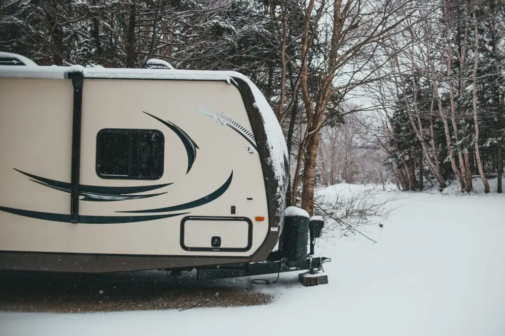 Las 6 mejores cubiertas para vehículos recreativos para el invierno y la nieve (todas las clases de vehículos recreativos) Las 6 mejores cubiertas para vehículos recreativos para el invierno y la nieve (todas las clases de vehículos recreativos)
