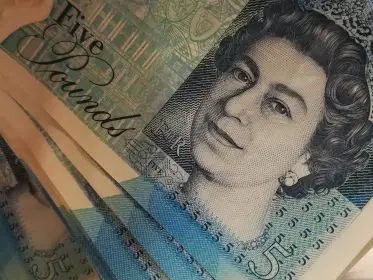 Maneras sucias de ganar dinero en el Reino Unido: 9 trucos puros