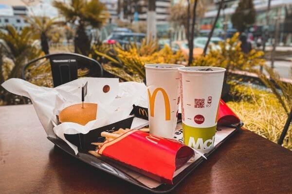 ¿Qué multimillonario frugal come casi todos los desayunos en McDonald's?