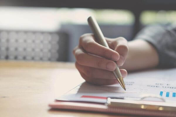 ¿Cuánto cuesta al año 14 dólares la hora? Cerca del salario mínimo ¿Cuánto cuesta al año 14 dólares la hora? Cerca del salario mínimo