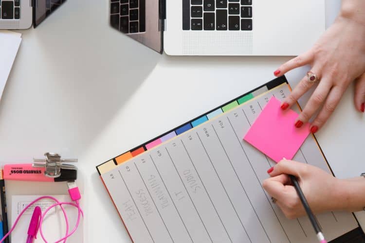 Cómo iniciar su propio blog (que genera $$$) Cómo iniciar su propio blog (que genera $$$)