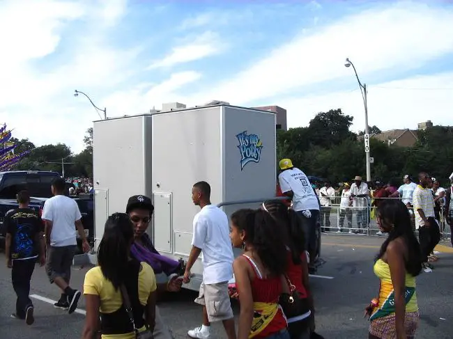 Cómo iniciar un negocio de alquiler de inodoros portátiles (Porta Potty). Cómo iniciar un negocio de alquiler de inodoros portátiles (Porta Potty).