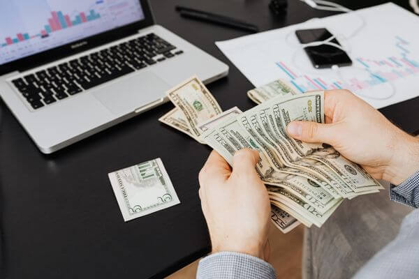¿Cuánto dinero debería haber ahorrado antes de los 25 años? ¿Cuánto dinero debería haber ahorrado antes de los 25 años?