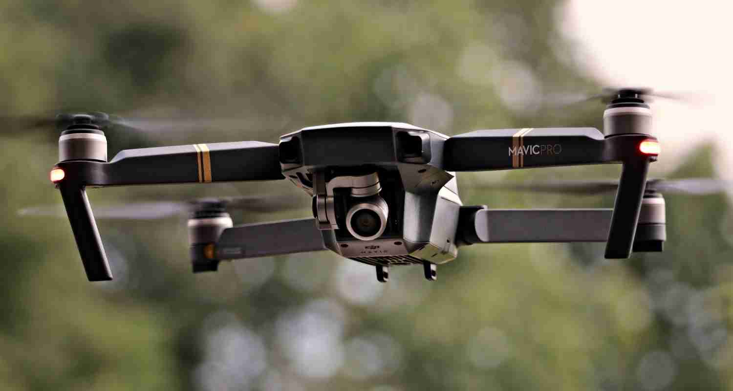13 formas sencillas de ganar dinero con un dron (Guía 2023)