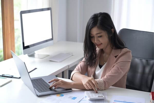 ¿Cuánto cuesta una hora a 56.000 dólares al año? ¿Buen salario o no? ¿Cuánto cuesta una hora a 56.000 dólares al año? ¿Buen salario o no?