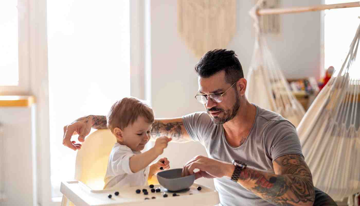 30 trabajos prácticos para papás amas de casa en 2023 (¡con salarios altos!)