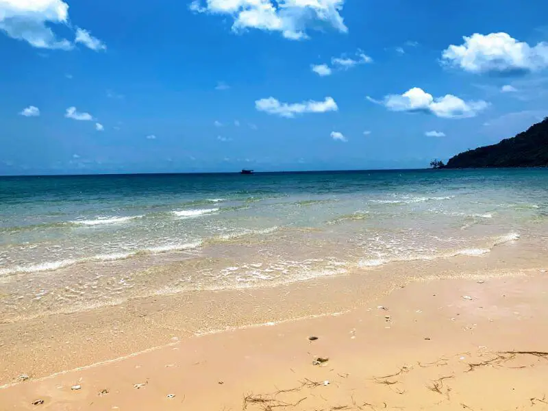 Lazy Beach Koh Rong Samloem: una guía ÉPICA + consejos de expertos (2022) Lazy Beach Koh Rong Samloem: una guía ÉPICA + consejos de expertos (2022)