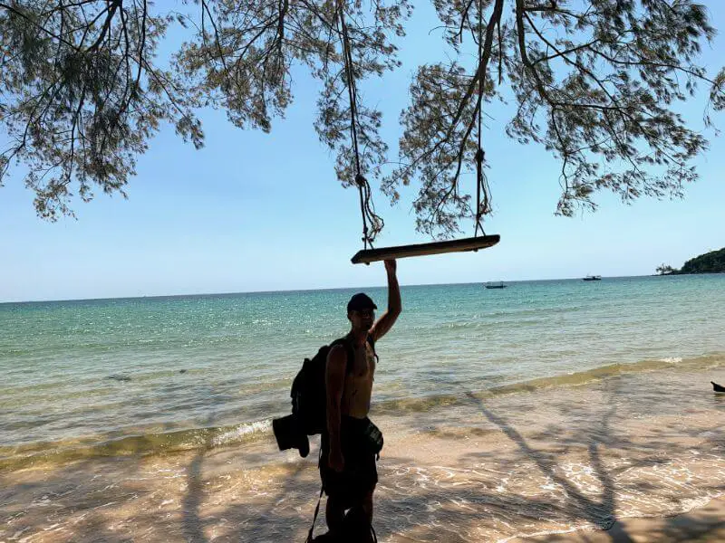 Lazy Beach Koh Rong Samloem: una guía ÉPICA + consejos de expertos (2022) Lazy Beach Koh Rong Samloem: una guía ÉPICA + consejos de expertos (2022)