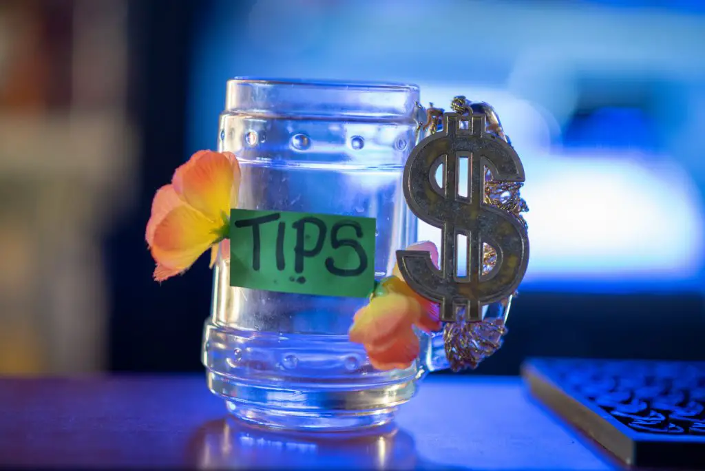 8 formas de ganar dinero con blogs (Guía 2023) 8 formas de ganar dinero con blogs (Guía 2023)