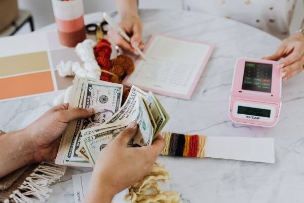 ¿Por qué necesitas un fondo de dinero negro? Cuatro reglas para gastar dinero divertido ¿Por qué necesitas un fondo de dinero negro? Cuatro reglas para gastar dinero divertido