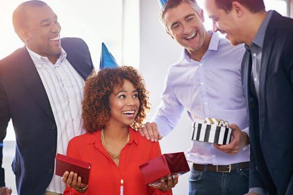 Más de 40 regalos económicos para compañeros de trabajo que son increíbles Más de 40 regalos económicos para compañeros de trabajo que son increíbles