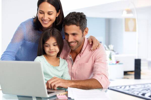 $49,000 al año ¿cuánto es una hora? ¿Buen salario para vivir? $49,000 al año ¿cuánto es una hora? ¿Buen salario para vivir?