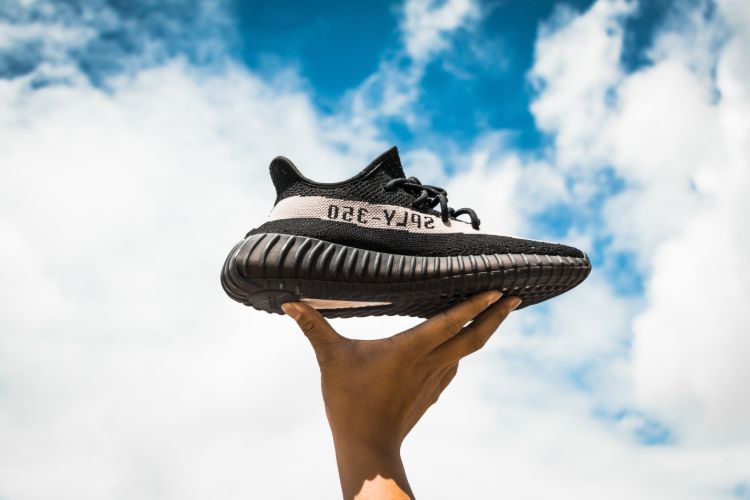 Cómo revender Yeezys: una guía rápida para principiantes