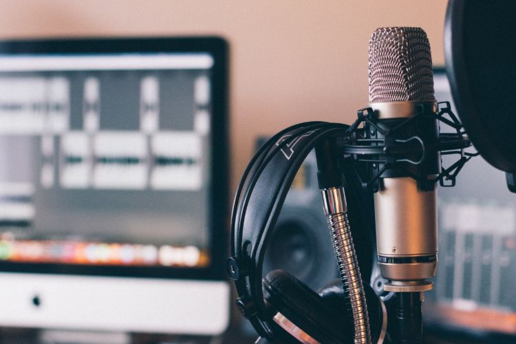 ¿Cuánto cuesta iniciar un podcast?