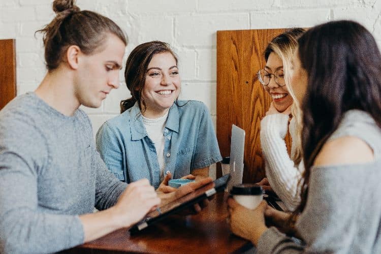 60 actividades secundarias para estudiantes: cómo ganar dinero mientras estás en la escuela 60 actividades secundarias para estudiantes: cómo ganar dinero mientras estás en la escuela