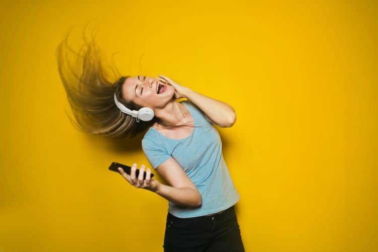 Cómo cobrar por escuchar música Cómo cobrar por escuchar música