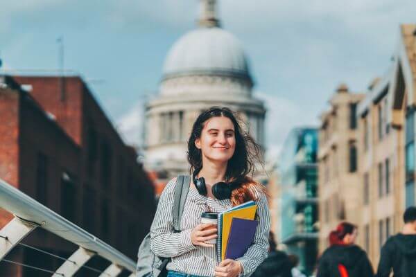 Los mejores negocios en línea y paralelos para estudiantes: ideas para ganar dinero rápido