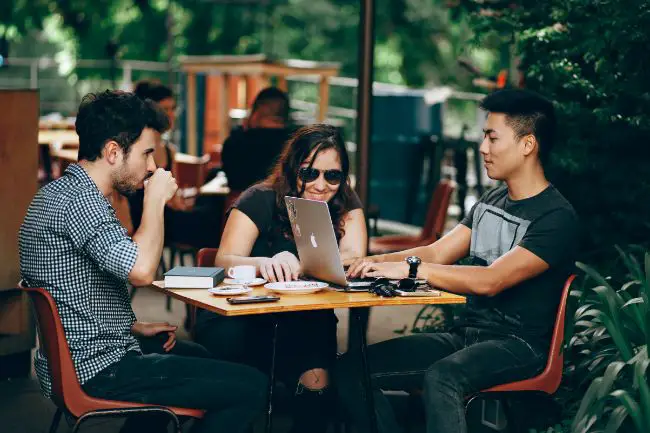 22 libros útiles para hacer networking y convertirte en un profesional