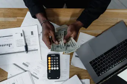Cómo ganar $10,000 en un mes en línea desde casa: 13 métodos realistas Cómo ganar $10,000 en un mes en línea desde casa: 13 métodos realistas