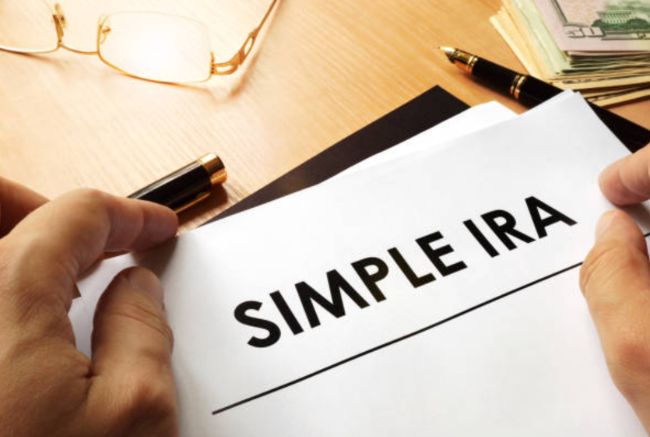 Comparación de IRA simple y 401(k) simple para propietarios de empresas Comparación de IRA simple y 401(k) simple para propietarios de empresas