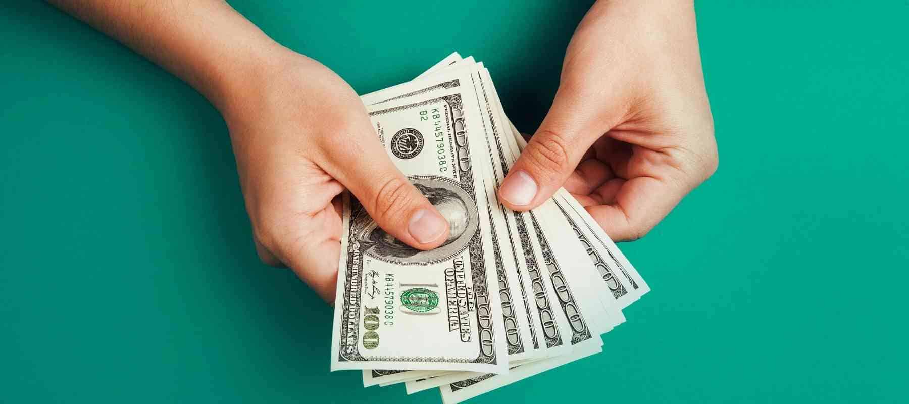 35 formas sencillas de ganar dinero rápidamente (Guía 2023)