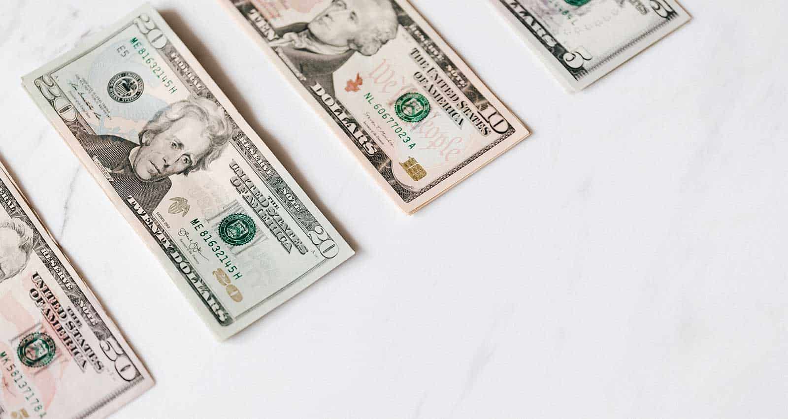 Cómo invertir y ganar dinero diariamente y rápidamente (21 formas legítimas en 2023)