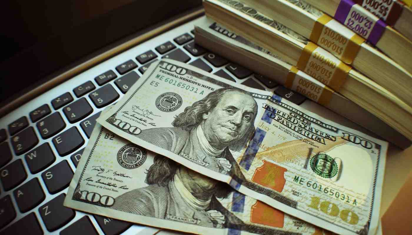 9 mejores formas de ganar $100,000 por año en ingresos pasivos (Guía 2023) 9 mejores formas de ganar $100,000 por año en ingresos pasivos (Guía 2023)