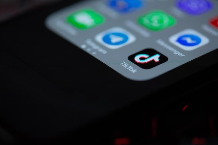 ¿Cómo genera dinero TikTok?