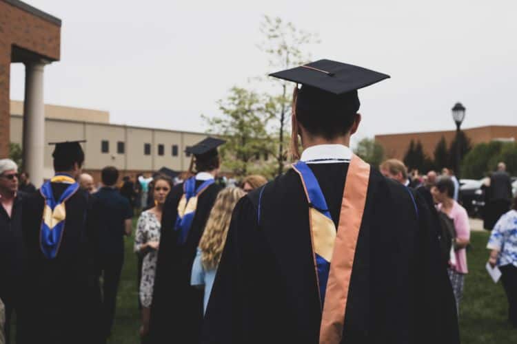 ¿Debería abandonar la universidad? Lo que debes saber de antemano